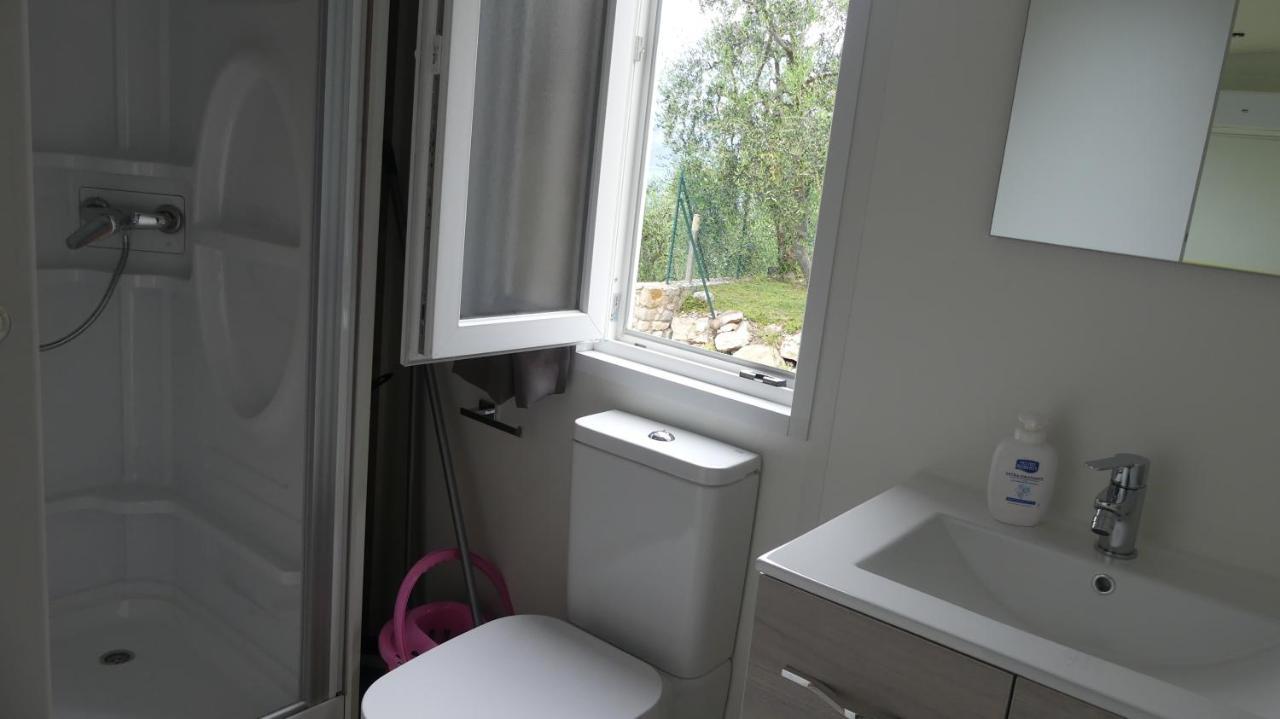 Agricampeggio Relax Maxicaravan Castelletto Di Brenzone Exterior photo
