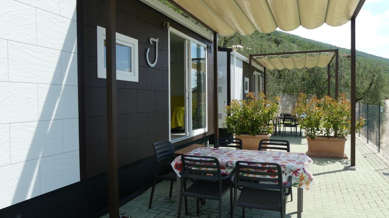 Agricampeggio Relax Maxicaravan Castelletto Di Brenzone Exterior photo