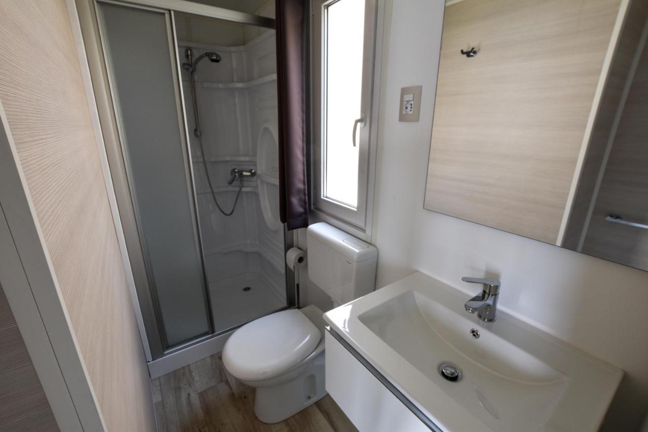 Agricampeggio Relax Maxicaravan Castelletto Di Brenzone Exterior photo